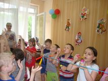 С каждым годом ясней,
Мы об этом забыли!
День защиты детей &ndash;
День защиты России.
